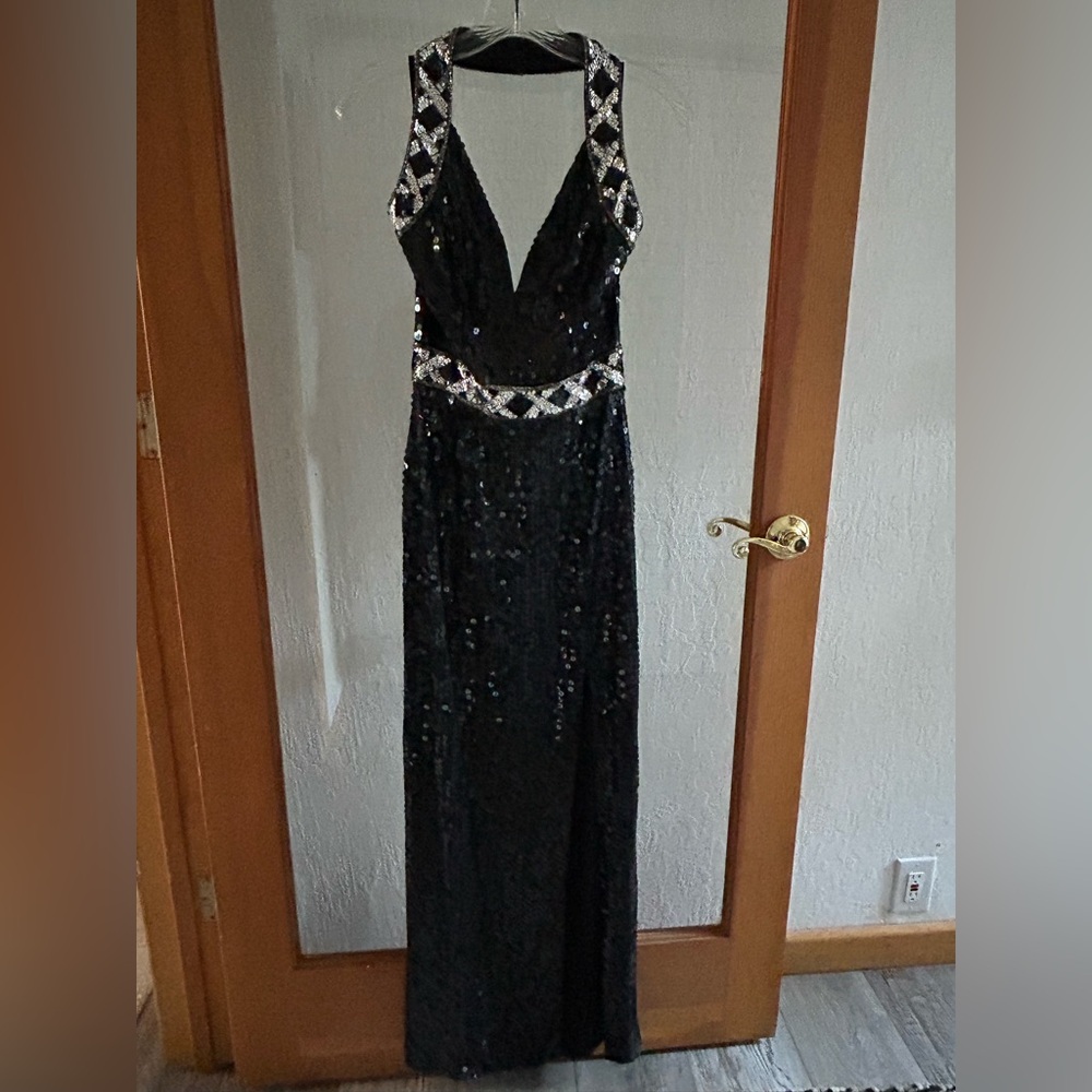 Beautiful, black sequin gown!